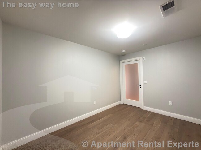 Building Photo - 9 Central St