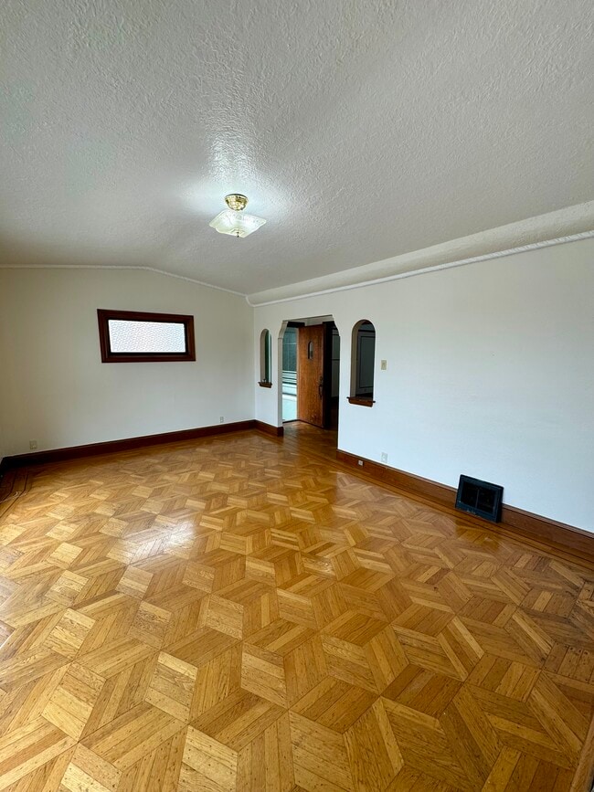 Building Photo - 615 Prague St