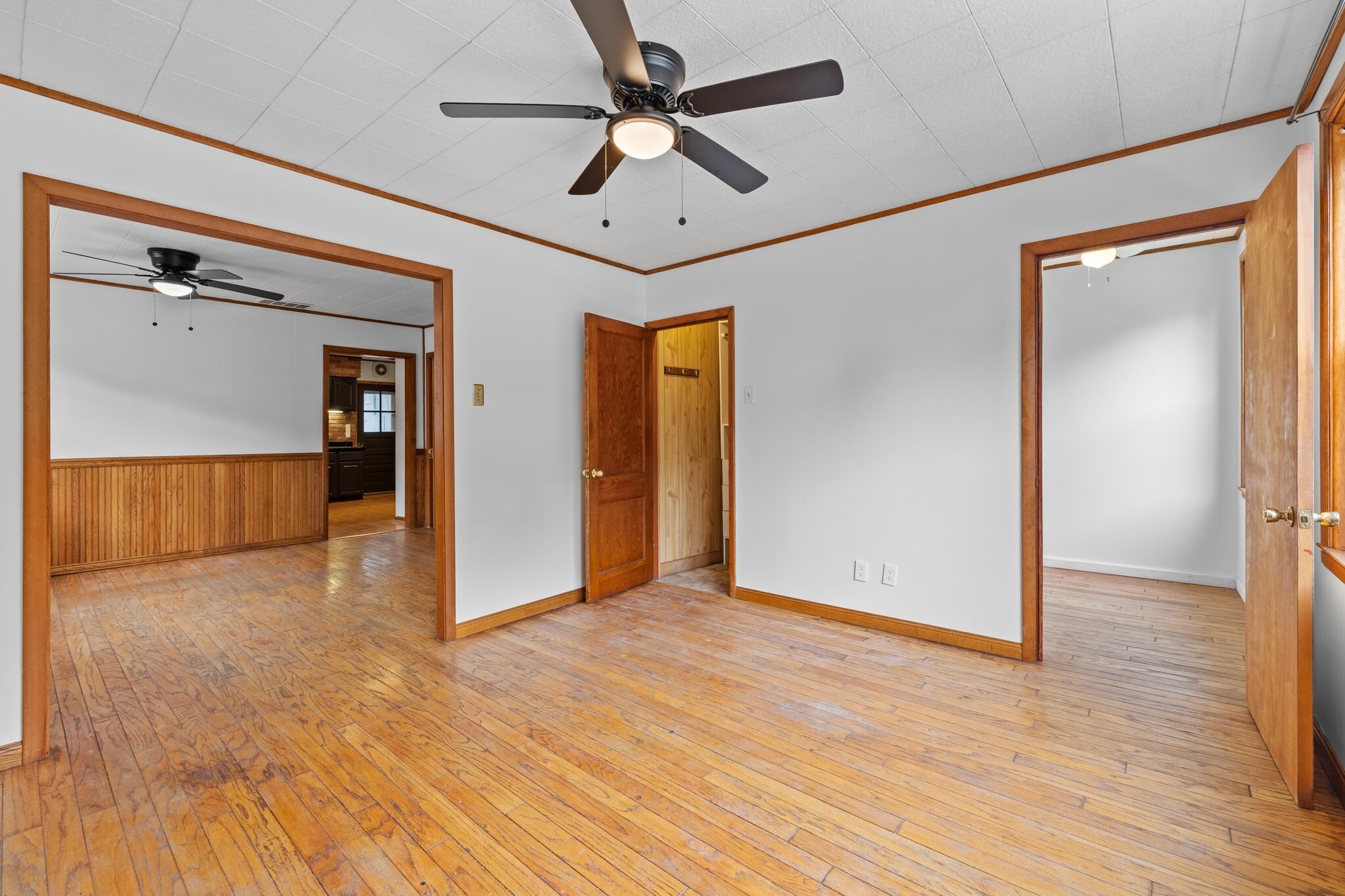 Building Photo - 2856 S Throop St
