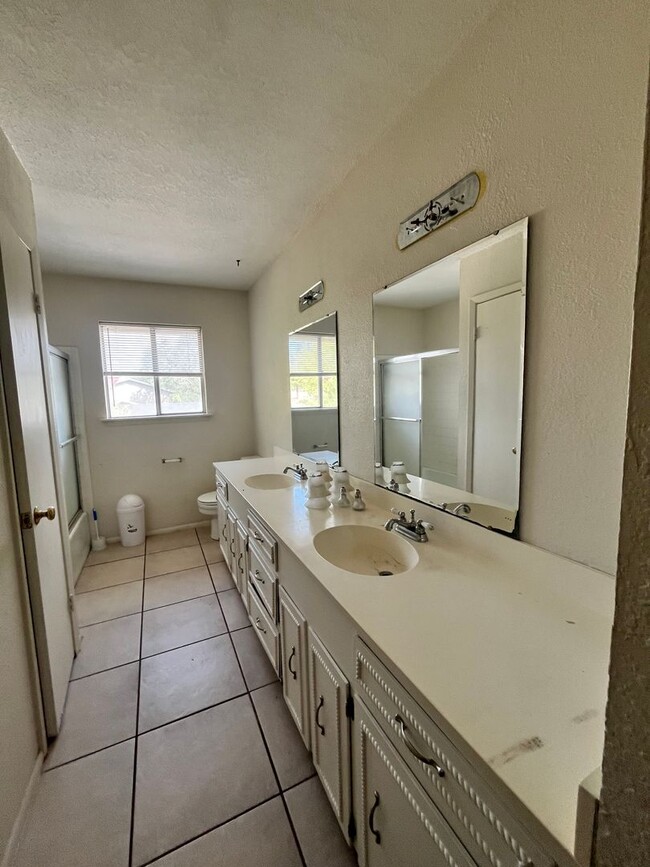 Building Photo - 4/3-Royalton Subdivision / Country Club Estates area