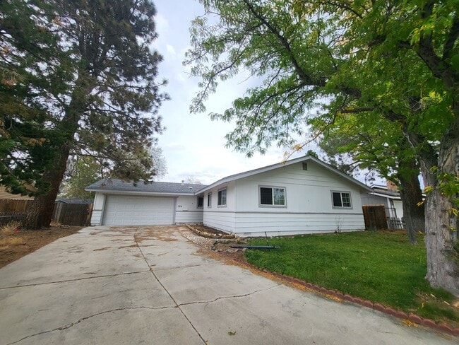 Primary Photo - 726 Sonoma St