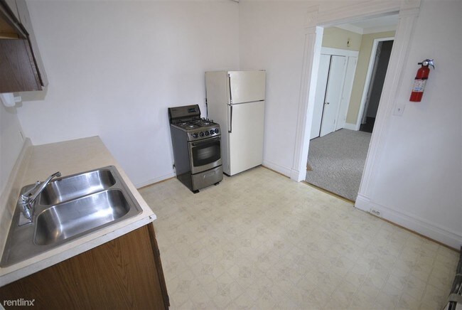 Building Photo - 1 br, 1 bath Apartment - 618 Packard #1 -