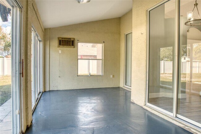 Building Photo - 1447 Kingston Way