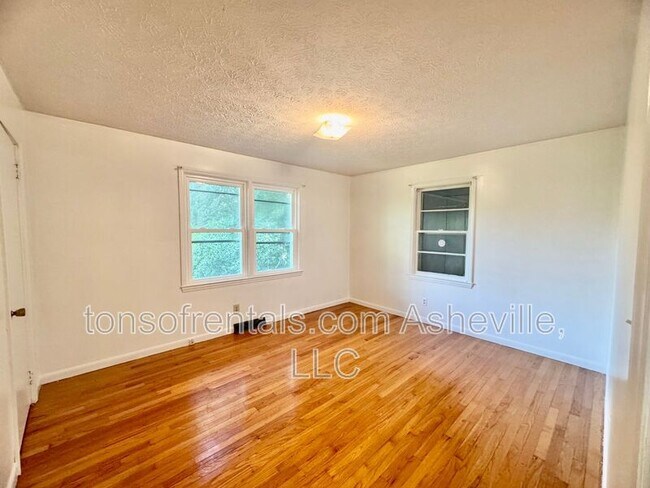 Building Photo - 1574 Lynn Rd