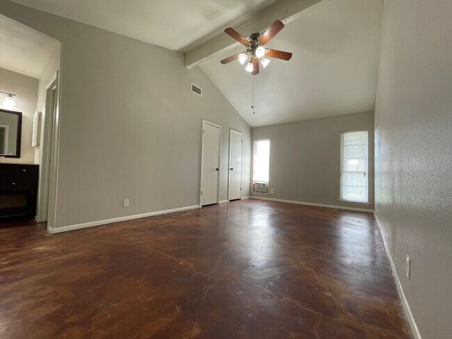 Building Photo - SPACIOUS 4 BEDROOM HOME IN MILLERS RIDGE***EASY ACCESS TO RANDOLPH AFB, FT. SAM, & SHOPPING