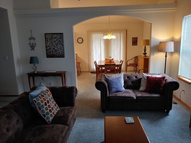 Building Photo - "Welcome to the fully furnished rancher wi...