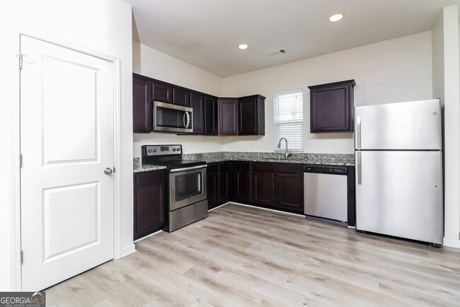 Building Photo - 7261 Lacey Dr
