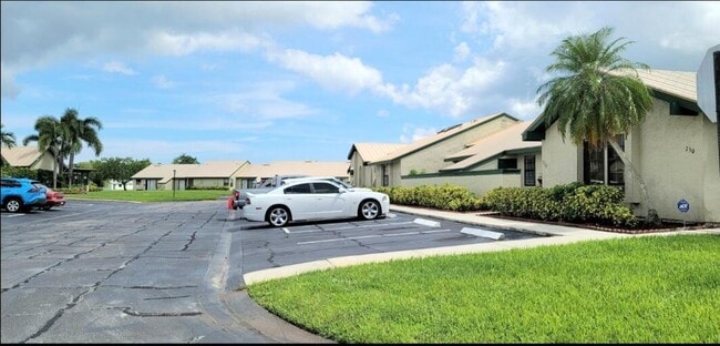 Building Photo - 750 SW Claudia Ave