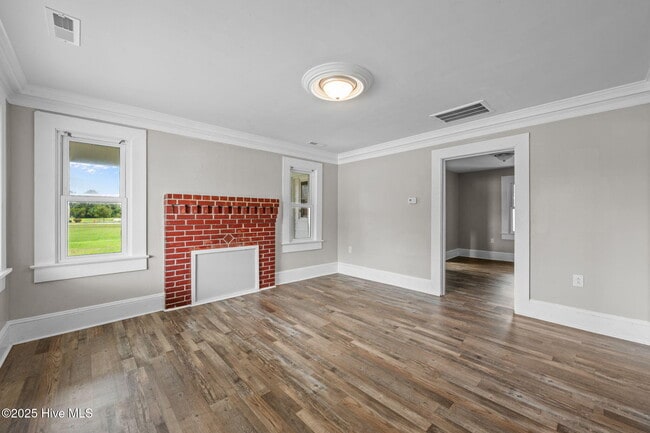 Building Photo - 308 Norwood St