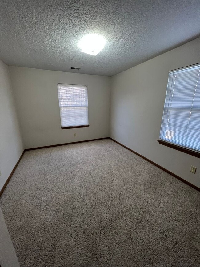Building Photo - Close to KSU 2 Bed 2 Bath Apartment!