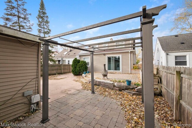 Building Photo - 3602 Elmhurst Ave