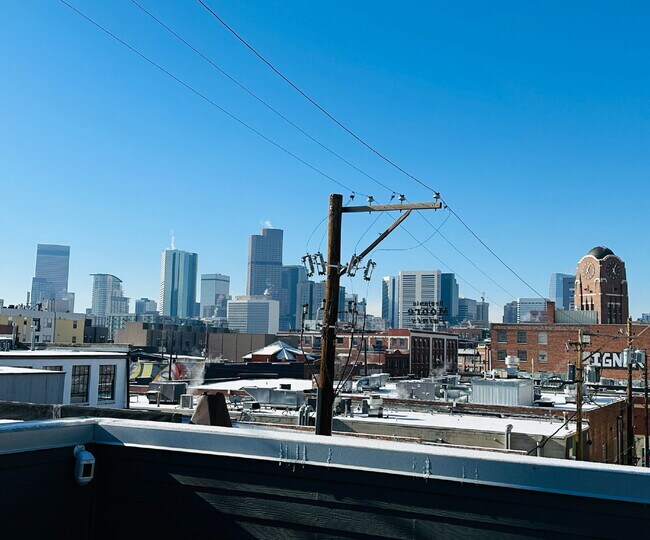 Building Photo - $3,225.00 - 2 Beds, 1.5 Bath, Townhouse in...