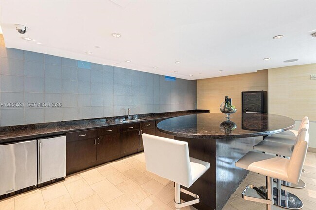 Building Photo - 950 Brickell Bay Dr
