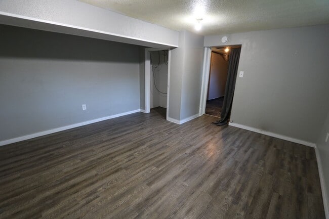 Building Photo - 2 Bedroom 1 Bath House