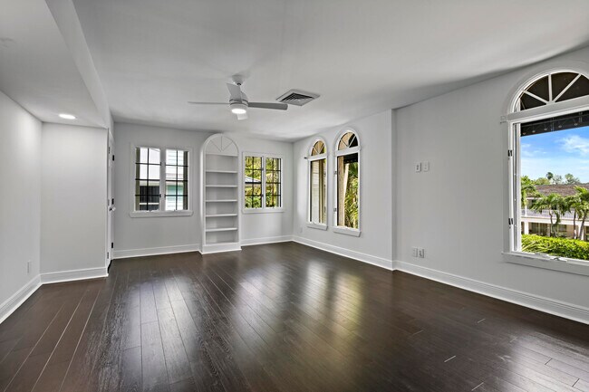 Building Photo - 1238 Vista Del Mar Dr N