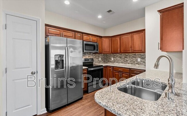 Building Photo - 2606 Pennoak Way