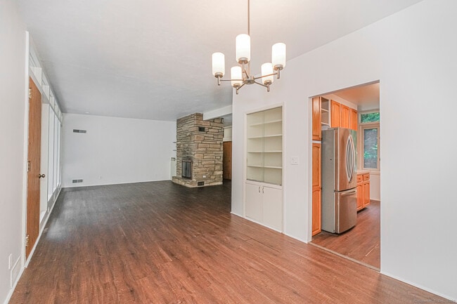 Building Photo - 203 Hoyt St