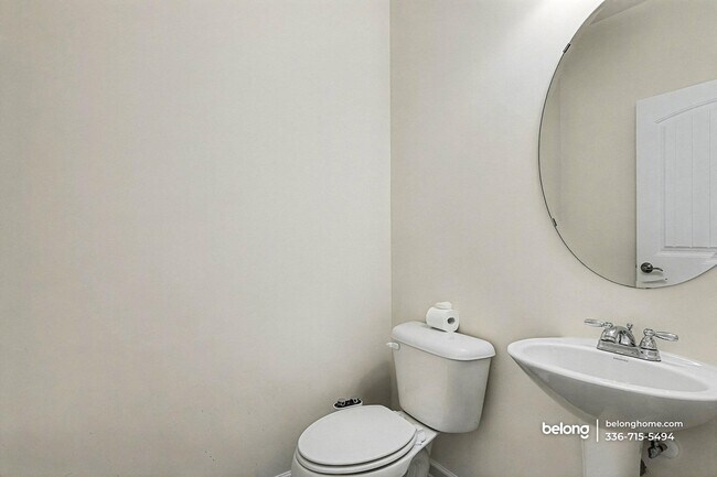 Building Photo - 103 W Tecoma Ln