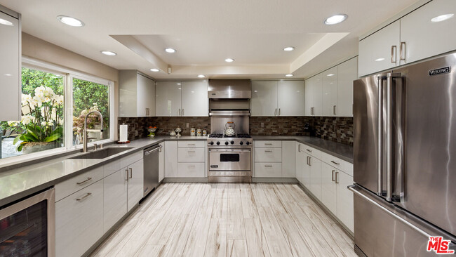 Building Photo - 8730 Sari Ave