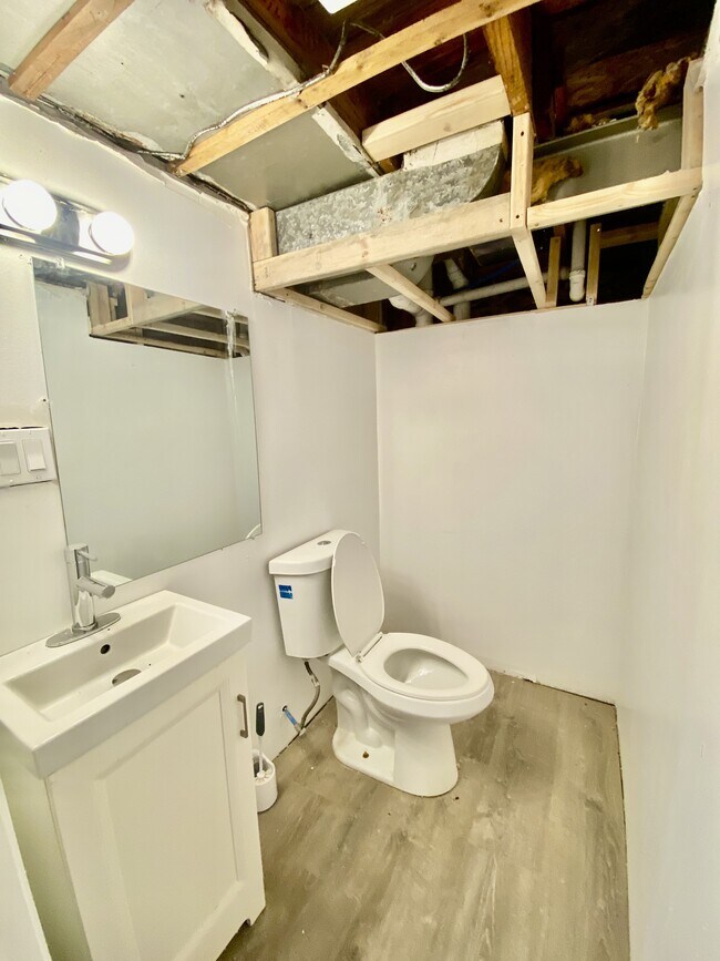 Building Photo - 2429 Mary Ave