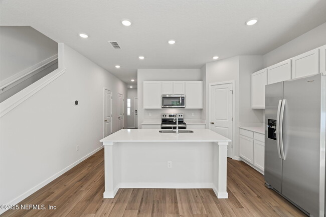 Building Photo - 111 Brazil Nut Cir