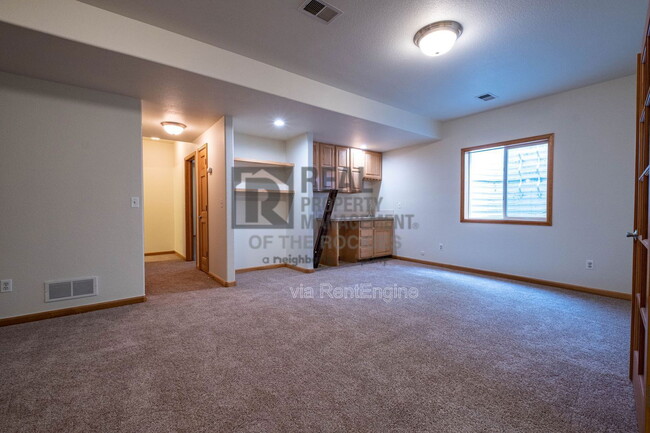 Building Photo - 5436 Hunter Dr