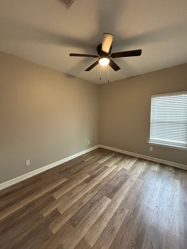 Building Photo - 30 Woodhaven Dr