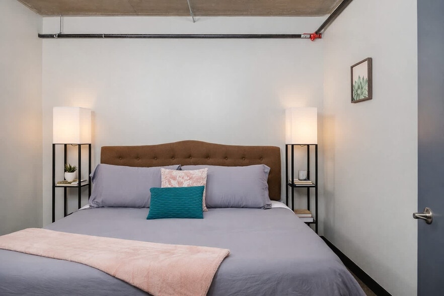 Building Photo - 217 S Badger Ave