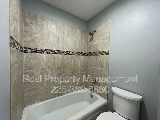 Building Photo - 15482 Patricia Dale Dr