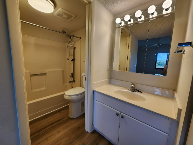 Building Photo - 7406 Lake Breeze Dr