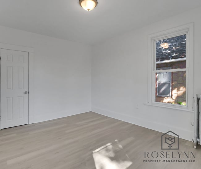 Building Photo - 270 Walnut St