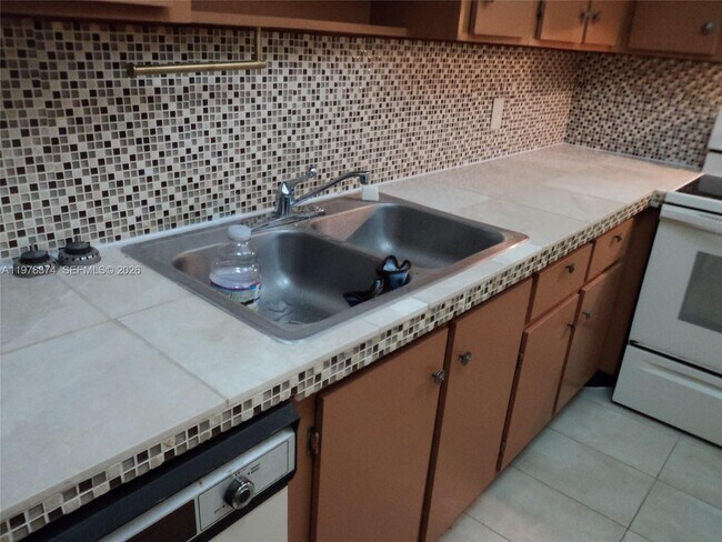 Building Photo - 1301 NE 7th St