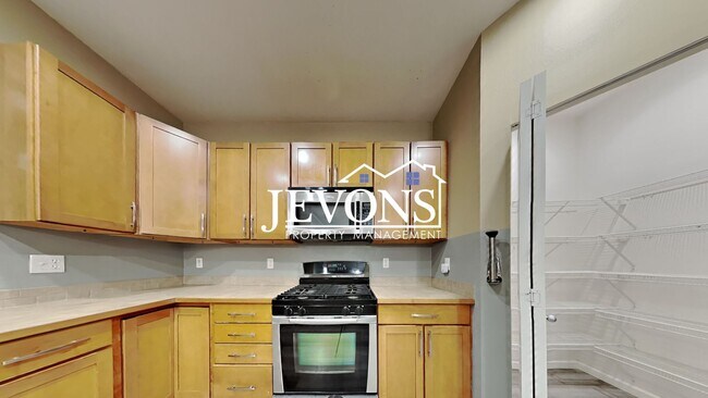 Building Photo - Experience this beautiful SeaTac single-fa...