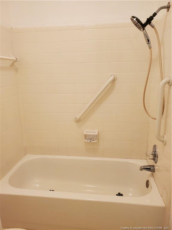 Building Photo - 3264 Glenmore Dr