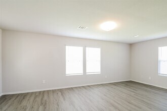 Building Photo - 2401 Flathead Dr