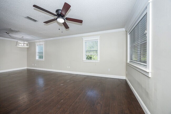 Building Photo - Peaceful Country Living on 2.4 Acres in Saucier