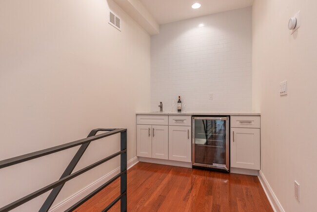 Building Photo - 1900 E Cumberland St