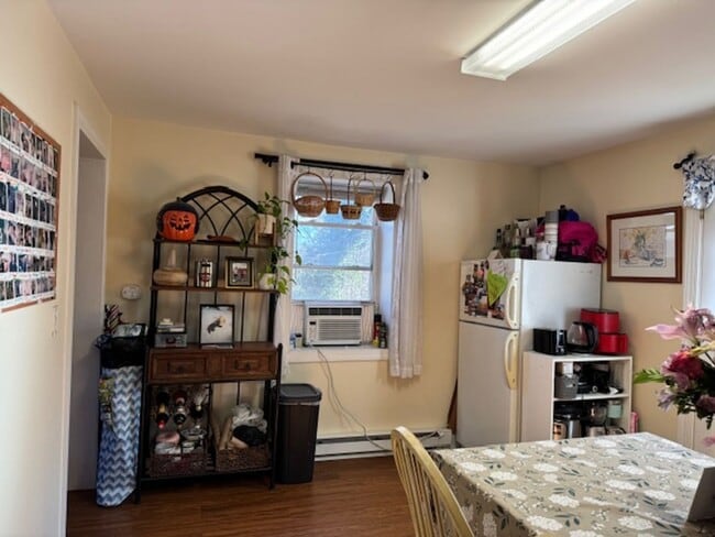 Building Photo - 215 N Lewis St