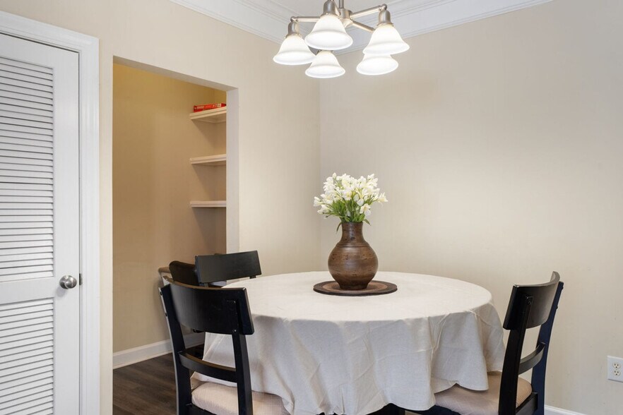 Building Photo - 2124 Brisbane Woods Way