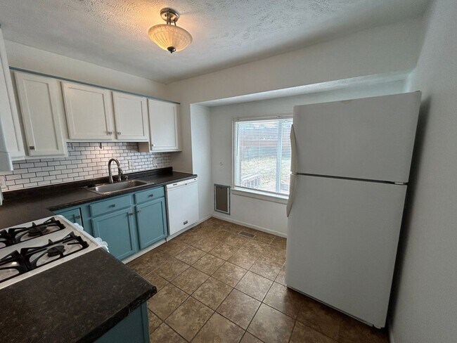 Building Photo - 6 month lease-3335 P Street-3bed/2bath