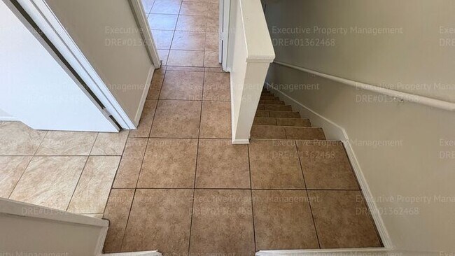 Building Photo - 2 bedroom 1.5 bathroom townhouse located in East Bakersfield Move In Special on Approved Credit