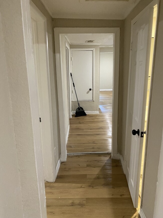 Building Photo - 1040 Line St