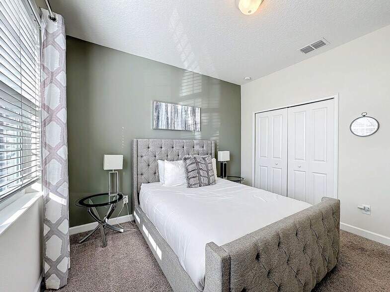 Building Photo - 1589 Flange Dr