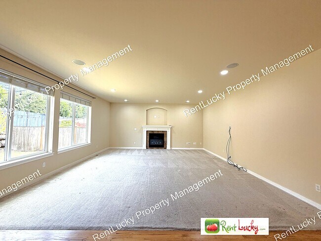 Building Photo - Lovely 5 Bedroom, 3 Bath Home in Bothell! Upgraded Front Room and Large Primary!