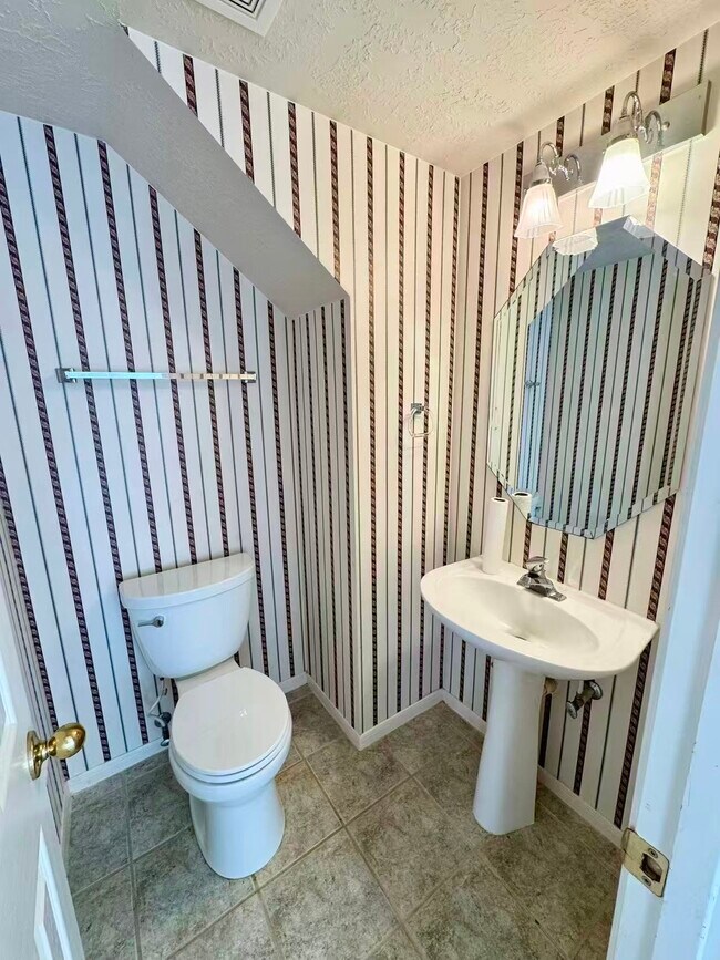 Building Photo - 2439 Shelby Park Dr