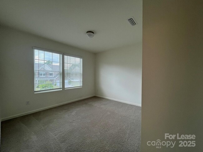 Building Photo - 4060 Beacon Ave