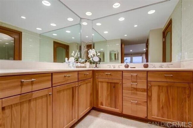 Building Photo - Condo on the Water