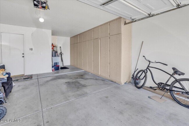 Building Photo - 6366 E Riverdale St