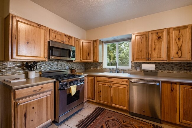 Building Photo - 3812 Calle Del Monte NE