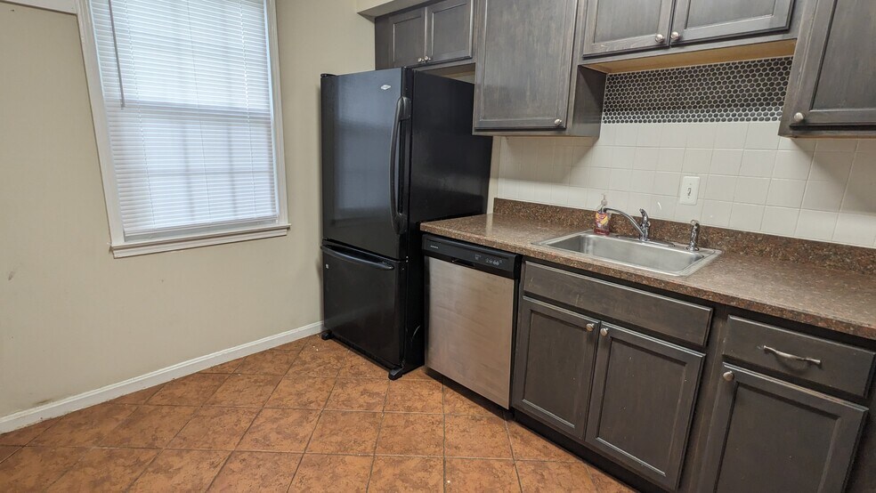 Building Photo - 706 Quince Orchard Blvd
